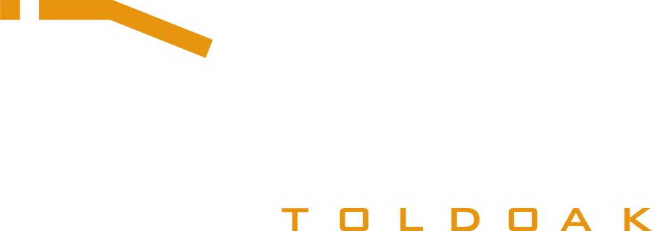 Logotipo de Itzalki Toldoak en color blanco y naranja, con diseño de líneas rectas y una forma que simula un toldo