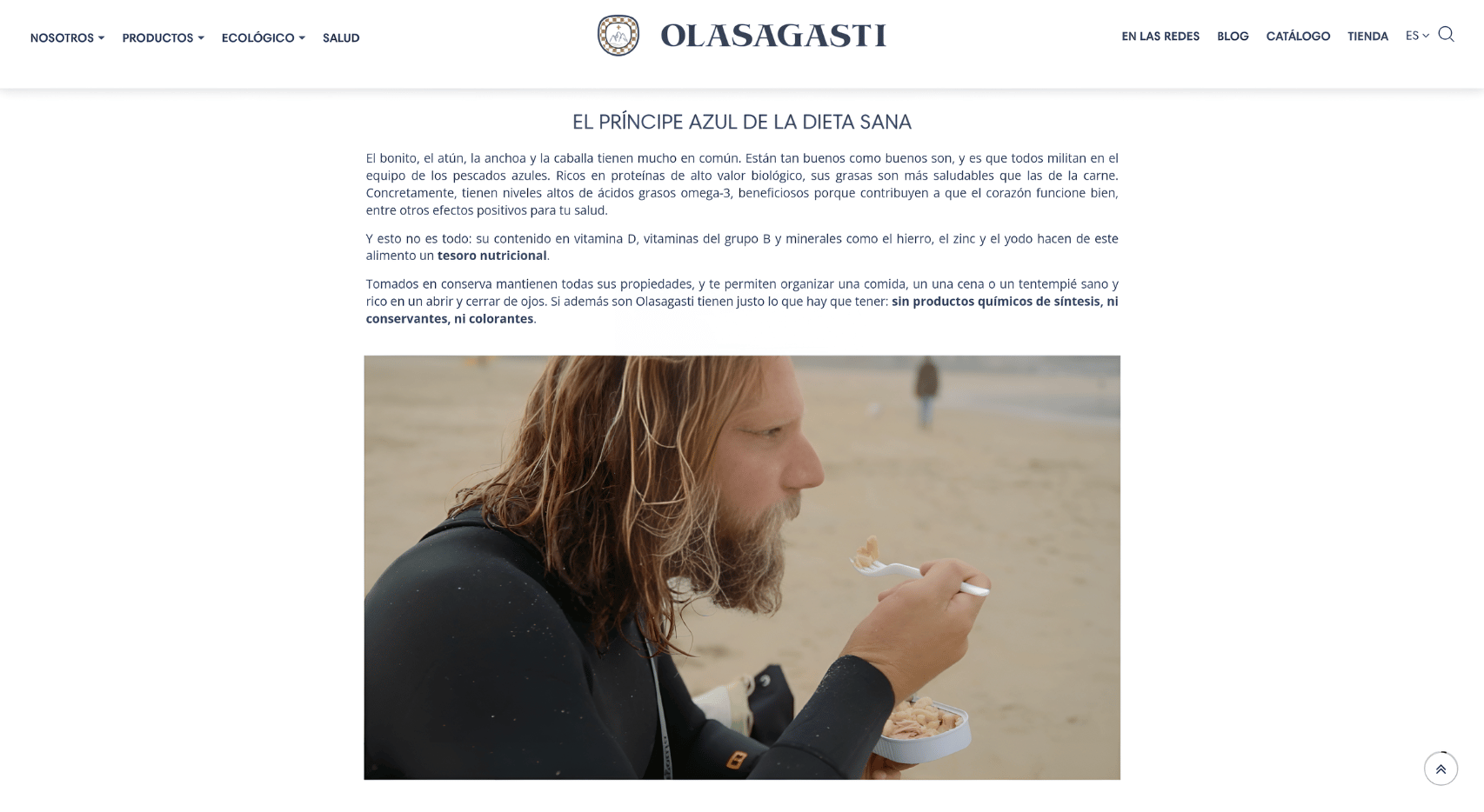Sección de salud de la página web de Conservas Olasagasti, destacando los beneficios nutricionales del bonito, atún y caballa, con una imagen de un hombre comiendo conservas en la playa